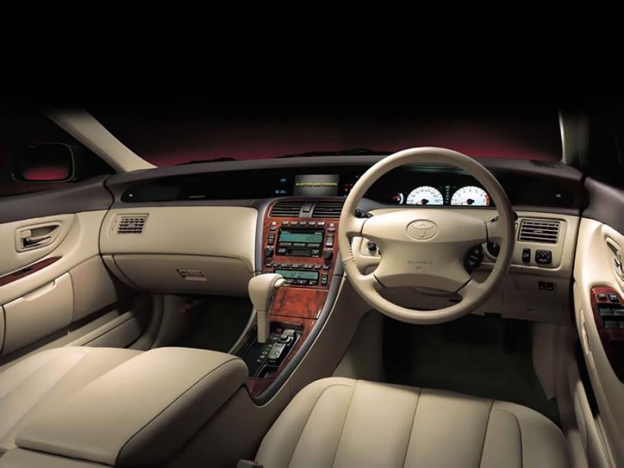  Toyota Pronard 2000 года  (фото 5 из 9)